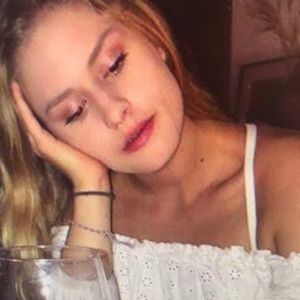 Meet your Posher, Veronica